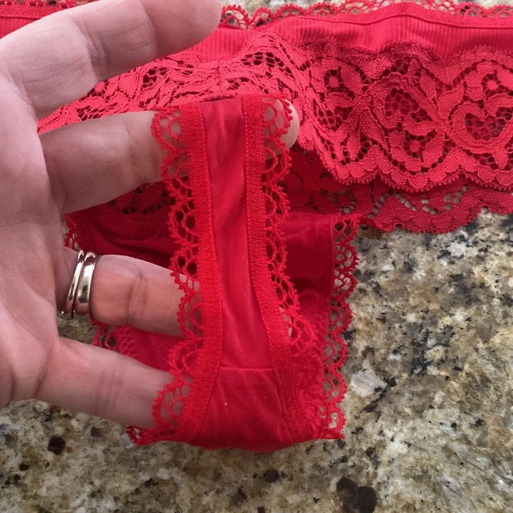 NWT Victoria’s Secret body by Victoria red thong - Picture 7 of 8